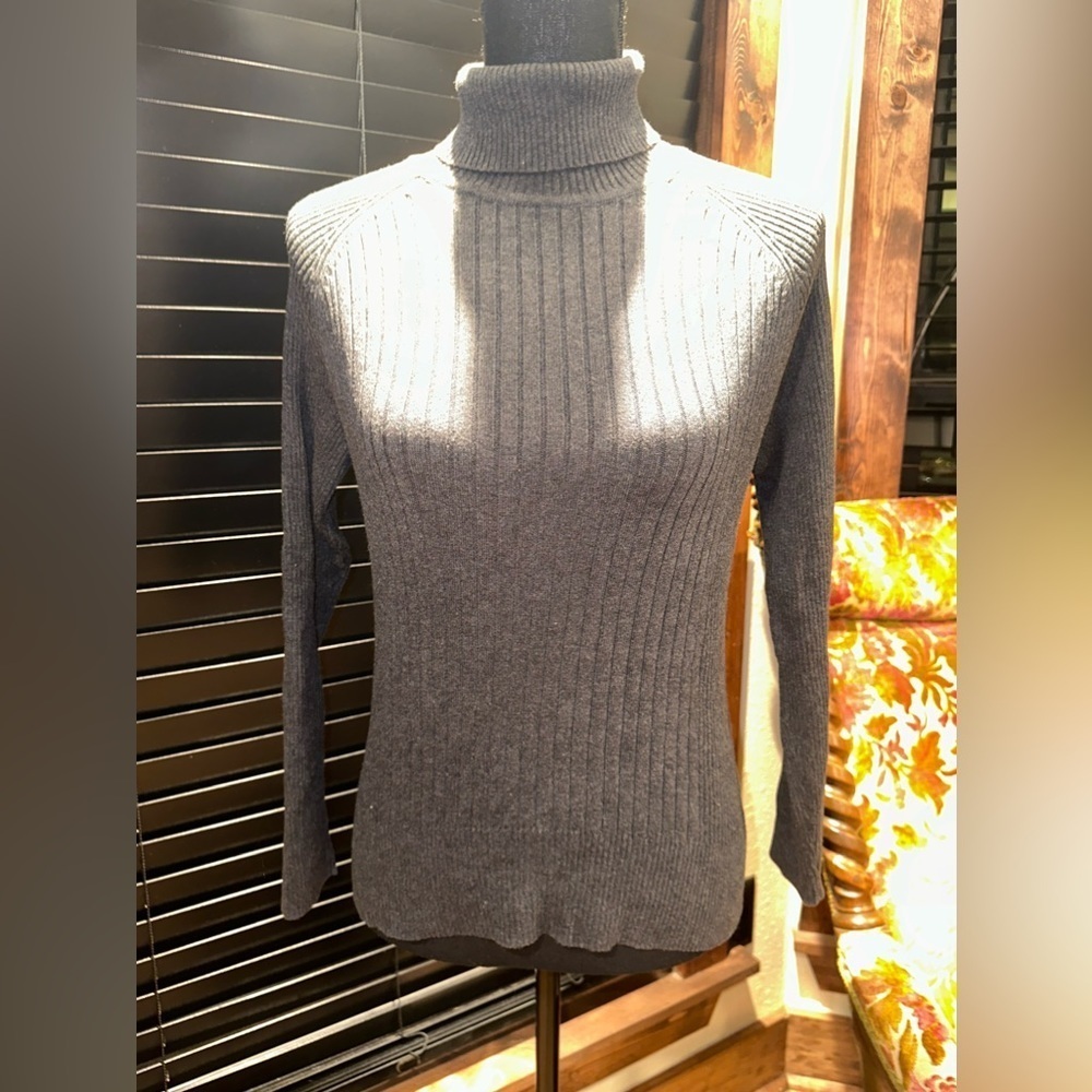 Jeanne Pierre Gray Ribbed Turtleneck Sweater Small